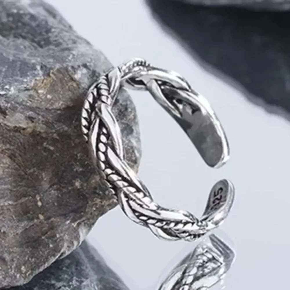 The Dainty Weave Ring in antiqued 925 silver